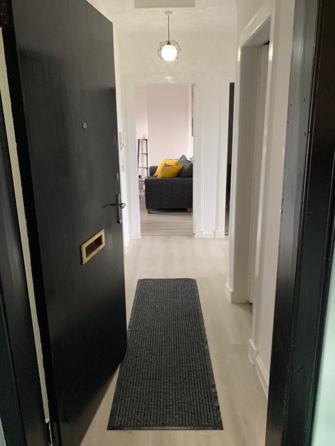 Lovely 2 Bedroom Apartment In Central Location Greenock Exteriér fotografie