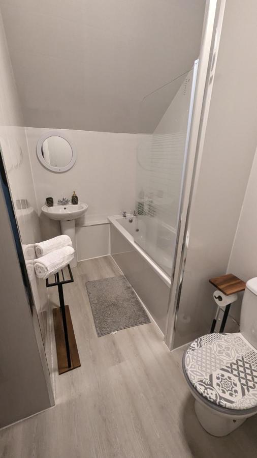 Lovely 2 Bedroom Apartment In Central Location Greenock Exteriér fotografie