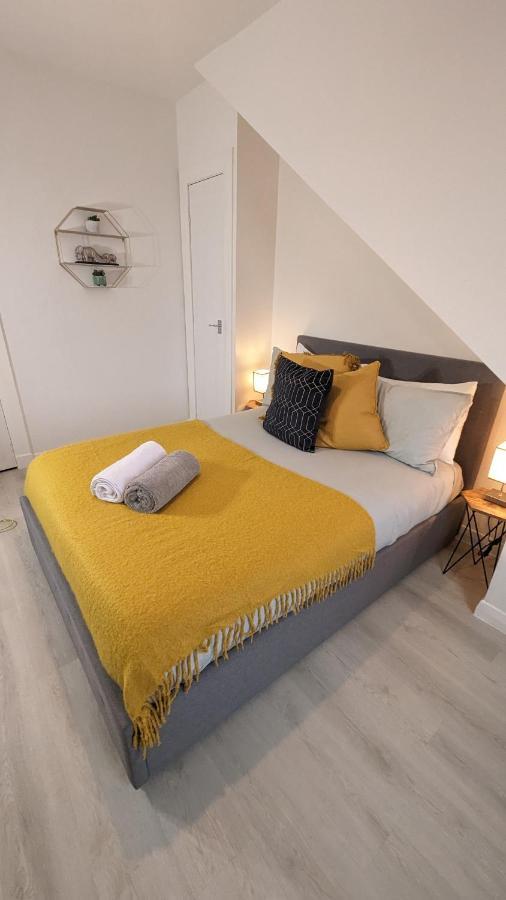 Lovely 2 Bedroom Apartment In Central Location Greenock Exteriér fotografie
