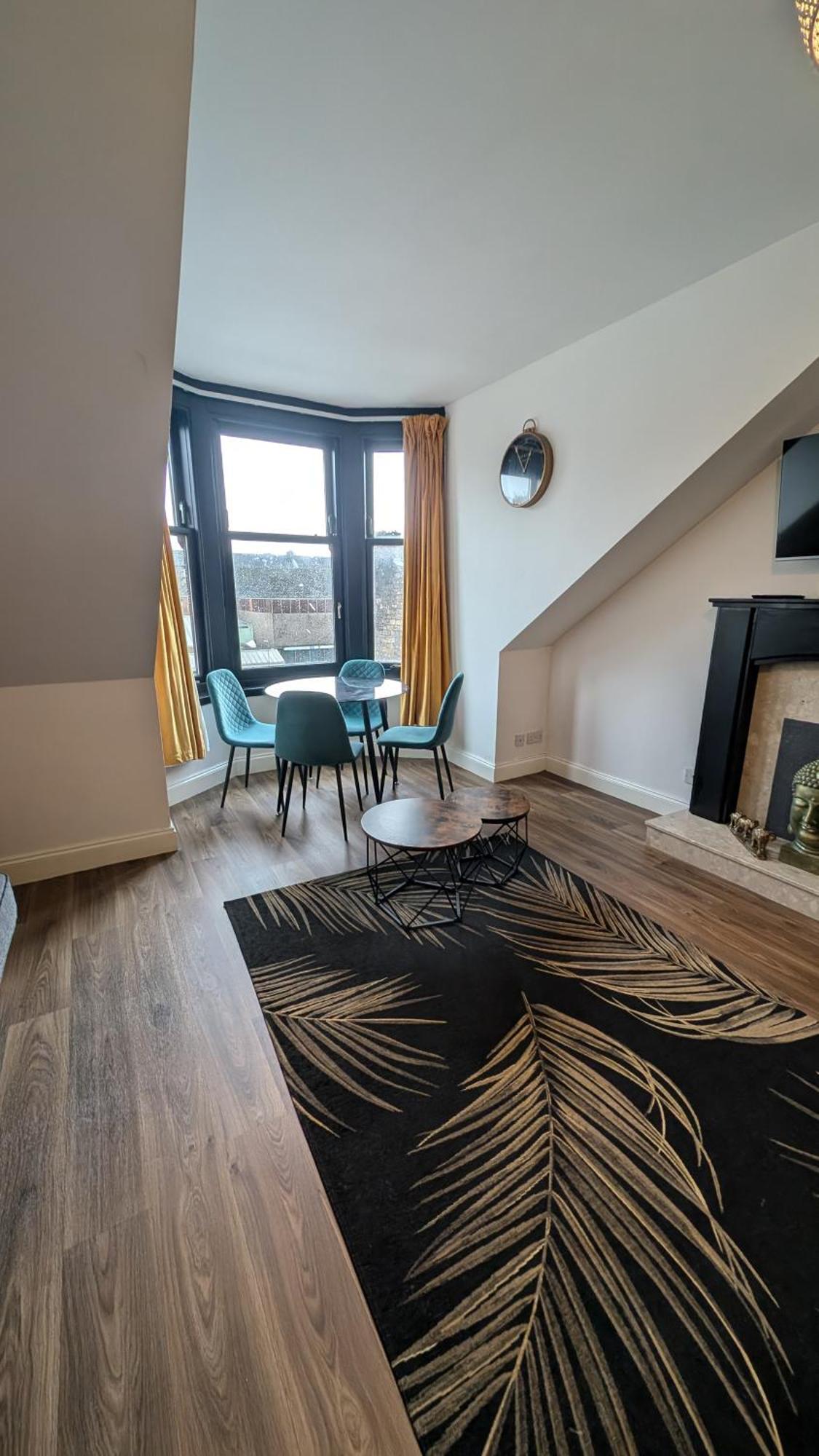 Lovely 2 Bedroom Apartment In Central Location Greenock Exteriér fotografie
